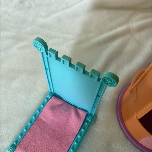 1983 My Little Pony Pink and Blue Dream Castle Hasbro Playset - Picture 6 of 14